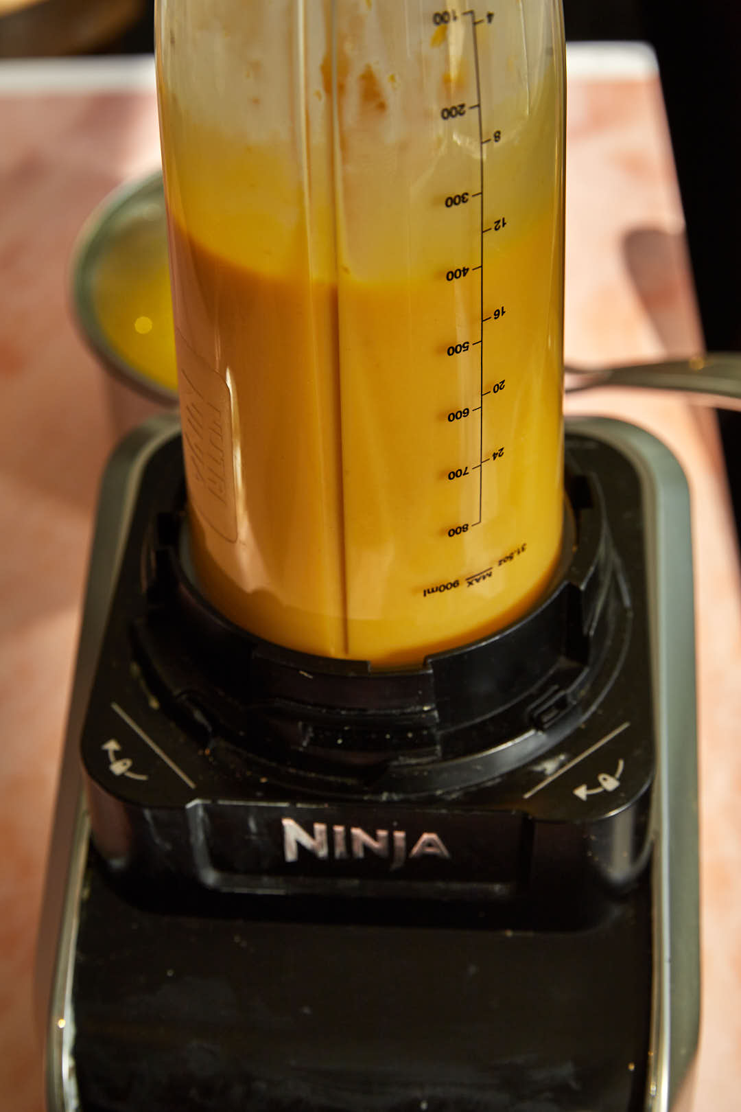 blending mango sago in ninja blender.