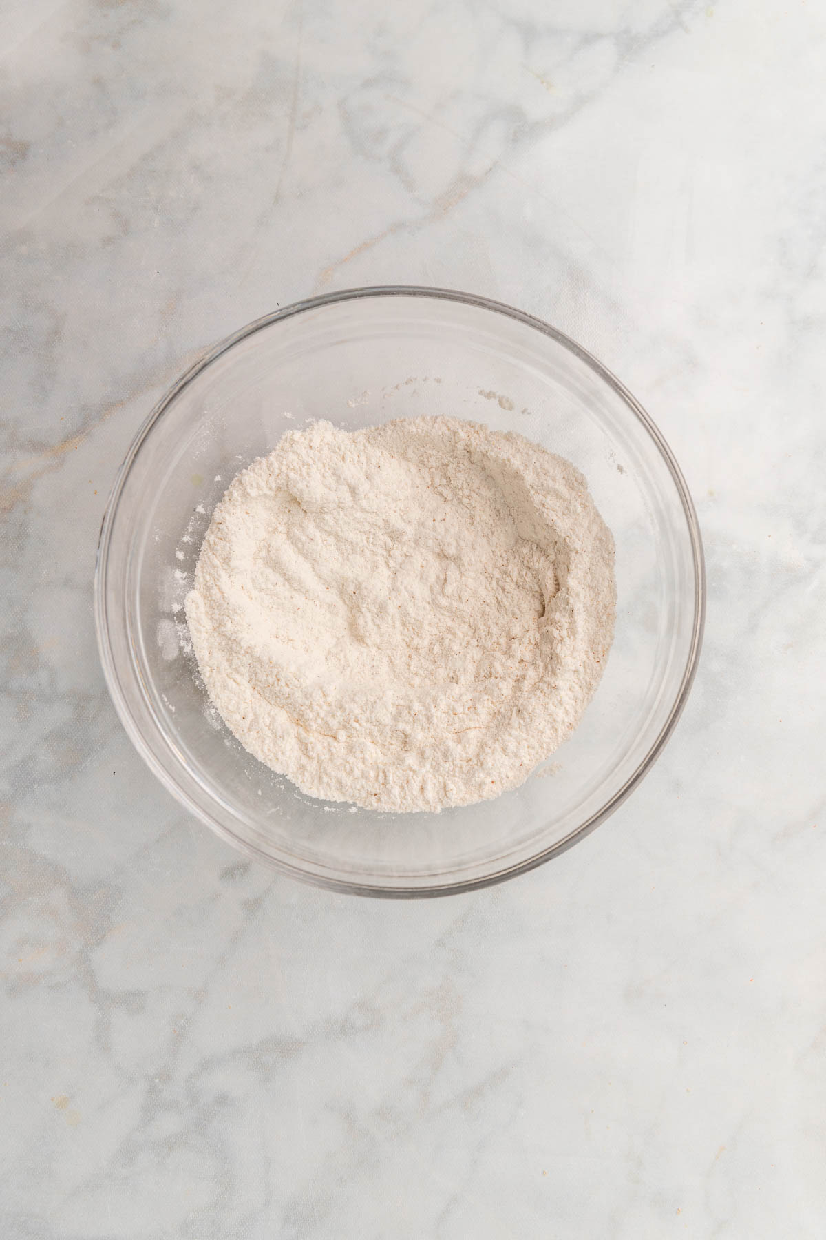 dry ingredients for blondies in a glass bowl.