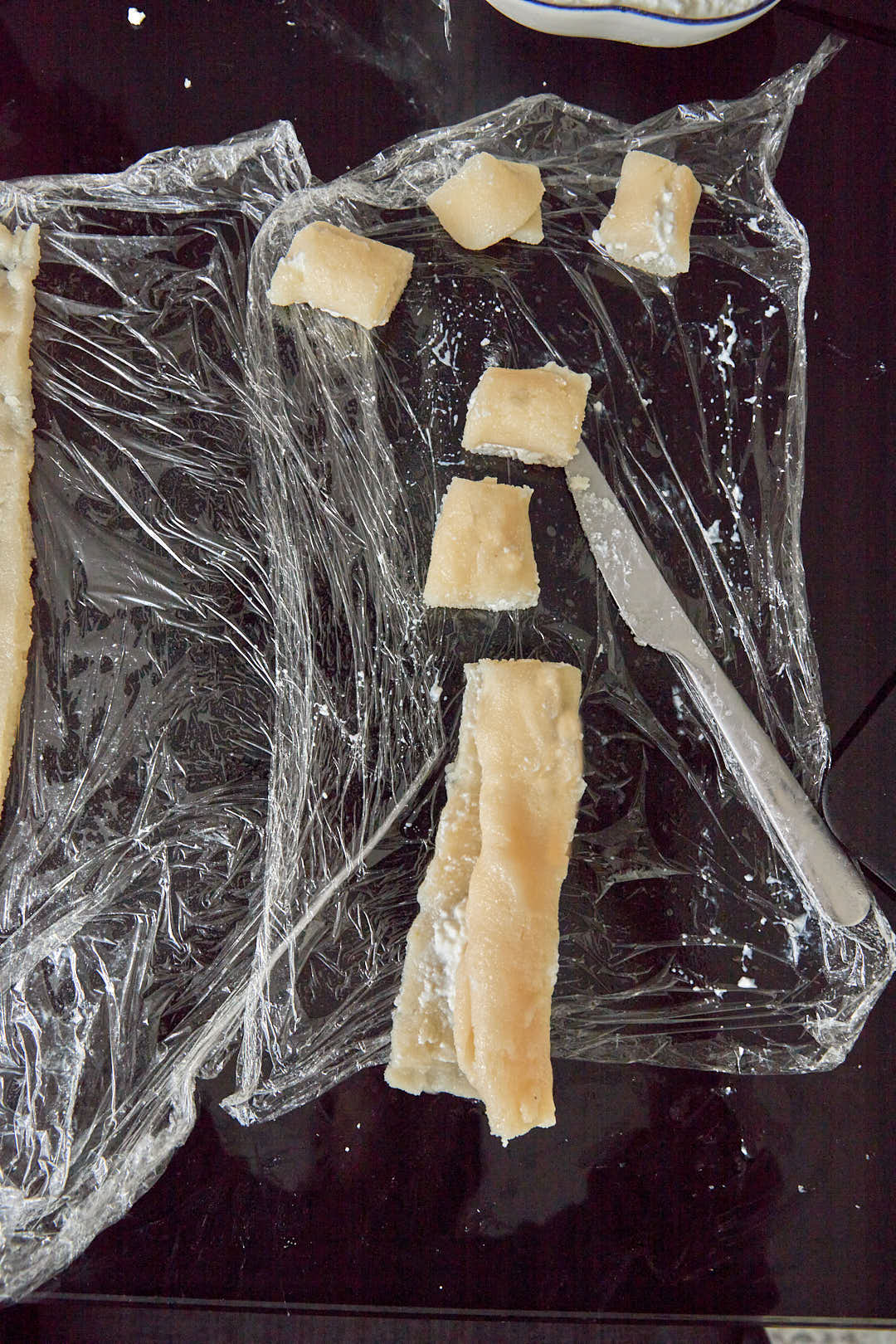 halawet el jibn log on plastic wrap.